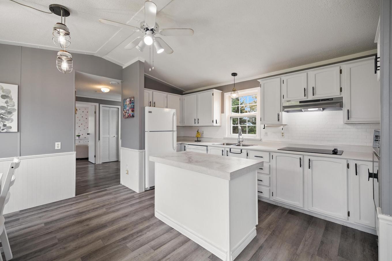 1524 Freetown Road, Freetown, PE - Indoor Photo Showing Kitchen With Double Sink