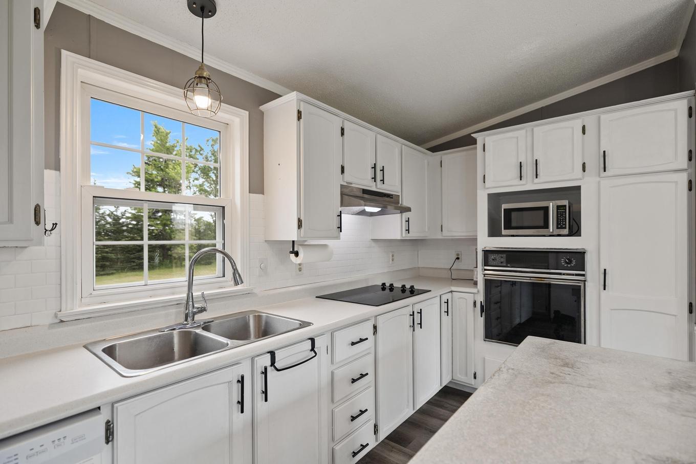1524 Freetown Road, Freetown, PE - Indoor Photo Showing Kitchen With Double Sink