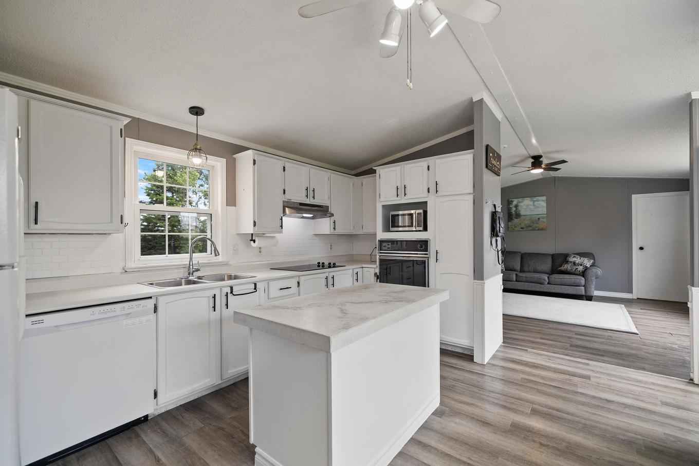 1524 Freetown Road, Freetown, PE - Indoor Photo Showing Kitchen With Double Sink