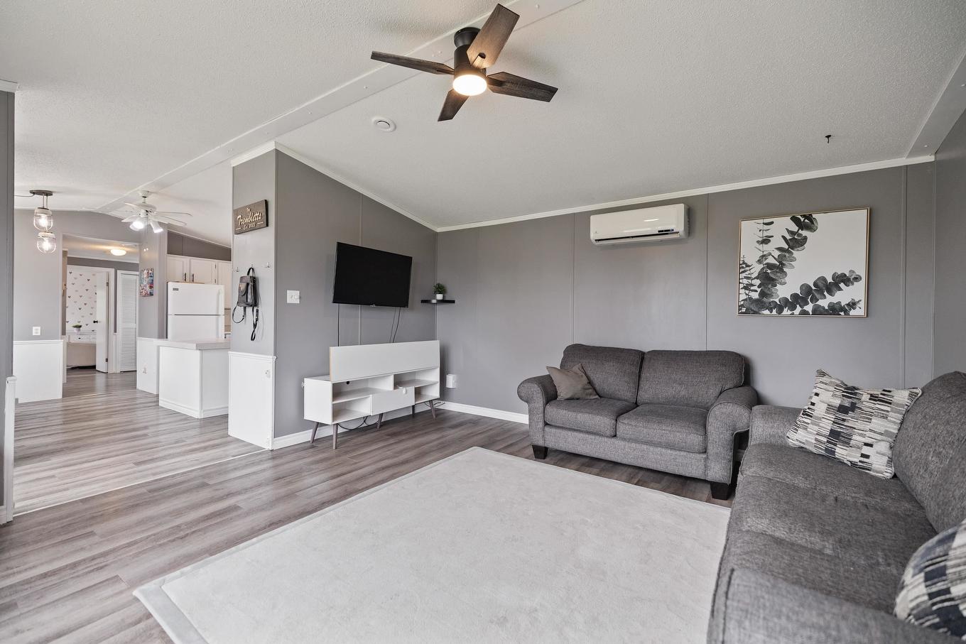 1524 Freetown Road, Freetown, PE - Indoor Photo Showing Living Room