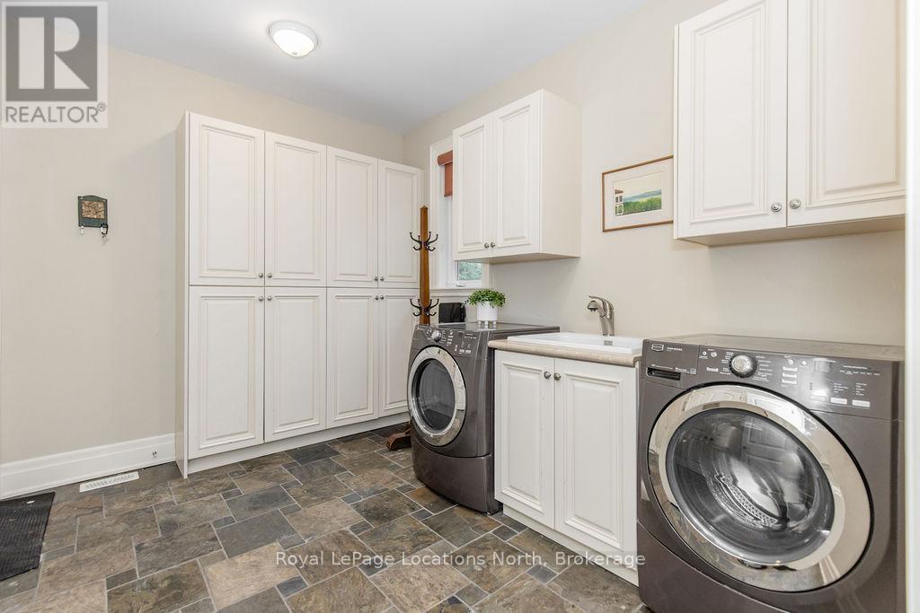 119 Earl Street, Wasaga Beach, ON - Indoor Photo Showing Laundry Room