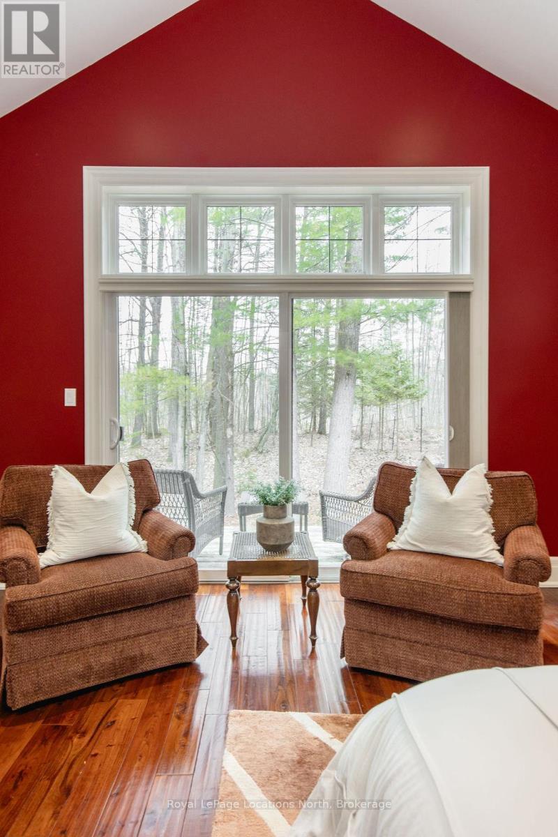 119 Earl Street, Wasaga Beach, ON - Indoor Photo Showing Living Room