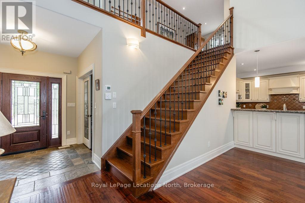 119 Earl Street, Wasaga Beach, ON - Indoor Photo Showing Other Room