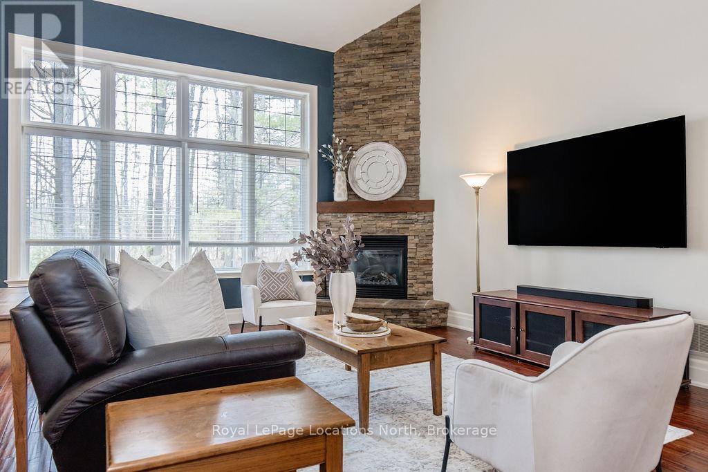 119 Earl Street, Wasaga Beach, ON - Indoor Photo Showing Living Room With Fireplace