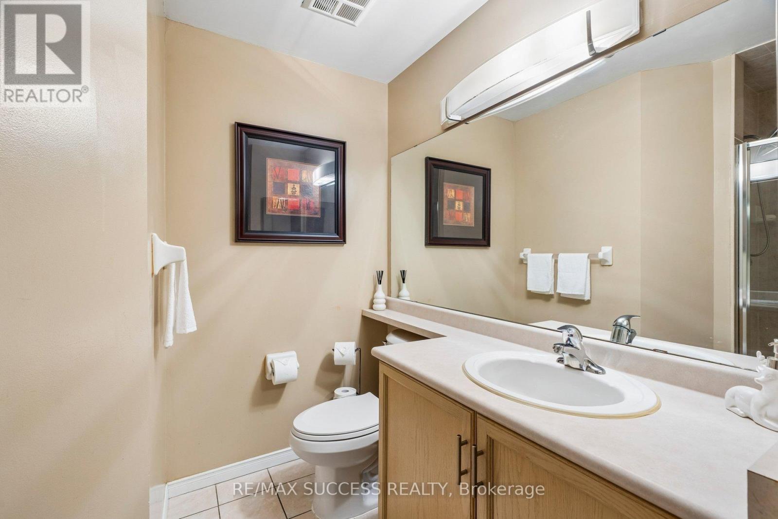 301 - 1000 Sheppard Avenue W, Toronto, ON - Indoor Photo Showing Bathroom