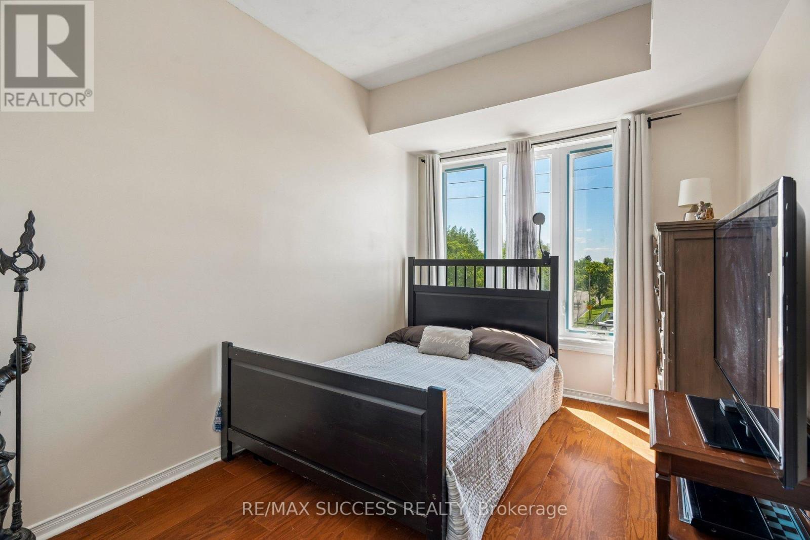 301 - 1000 Sheppard Avenue W, Toronto, ON - Indoor Photo Showing Bedroom