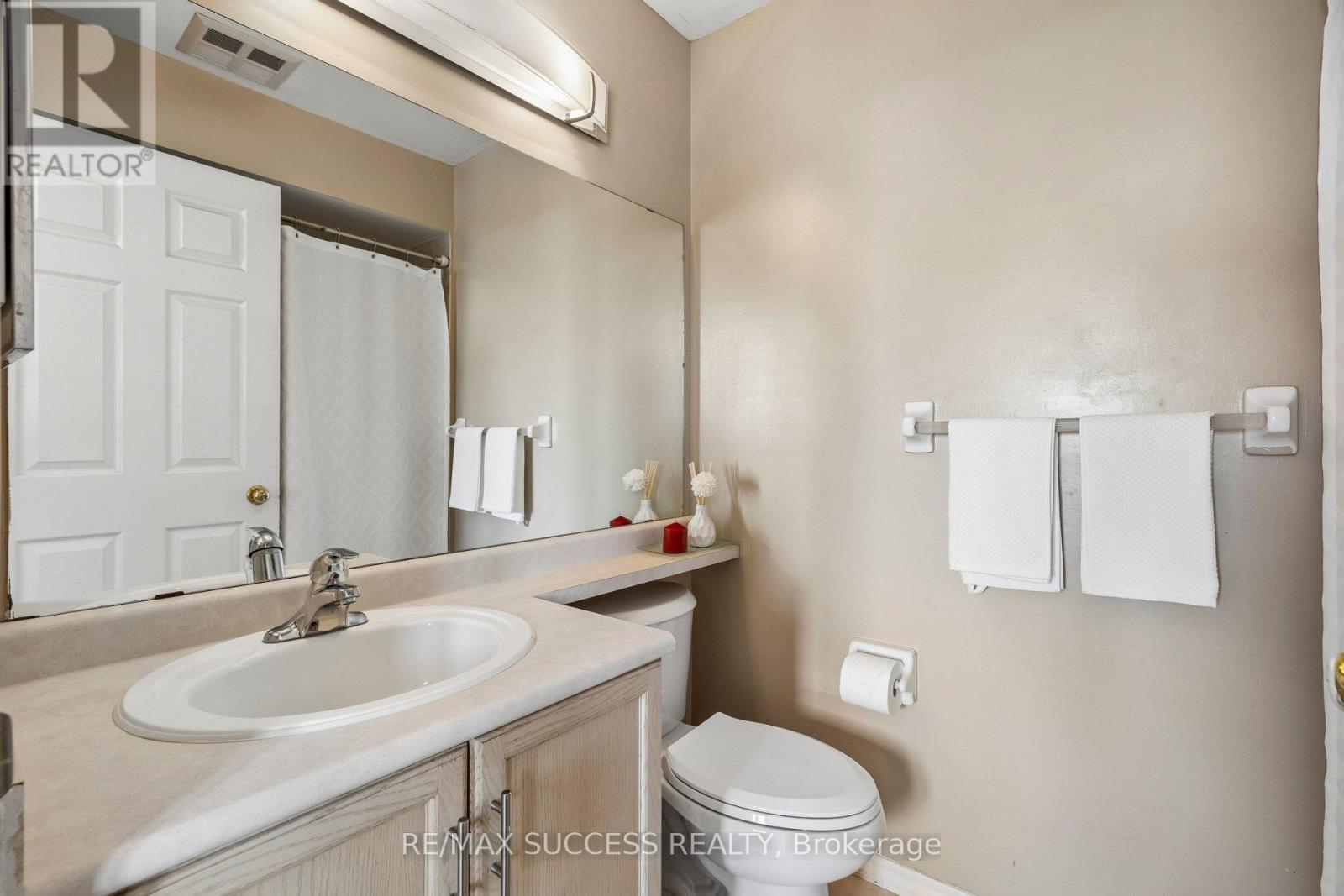 301 - 1000 Sheppard Avenue W, Toronto, ON - Indoor Photo Showing Bathroom