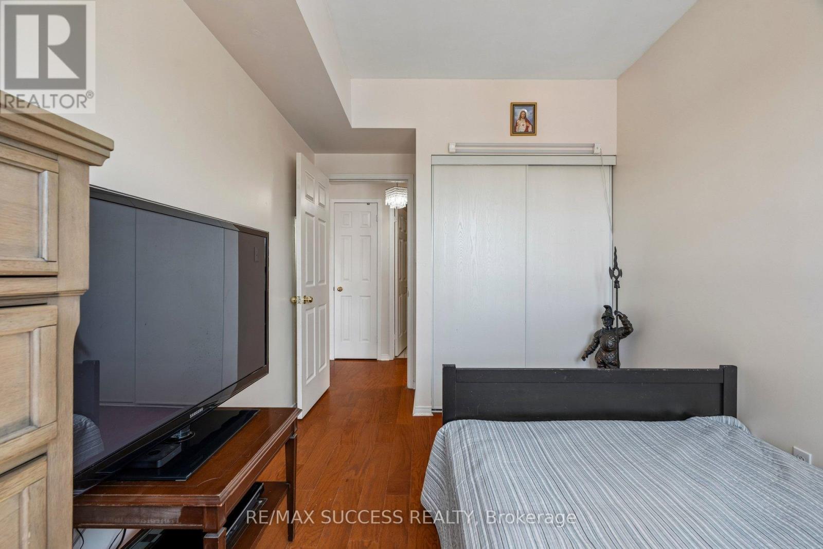 301 - 1000 Sheppard Avenue W, Toronto, ON - Indoor Photo Showing Bedroom