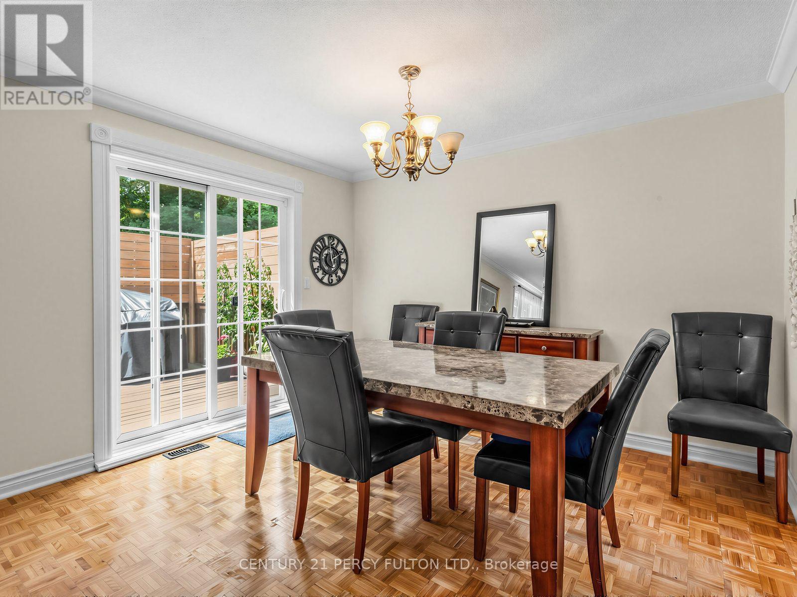388 Handley Crescent, Newmarket, ON - Indoor Photo Showing Dining Room