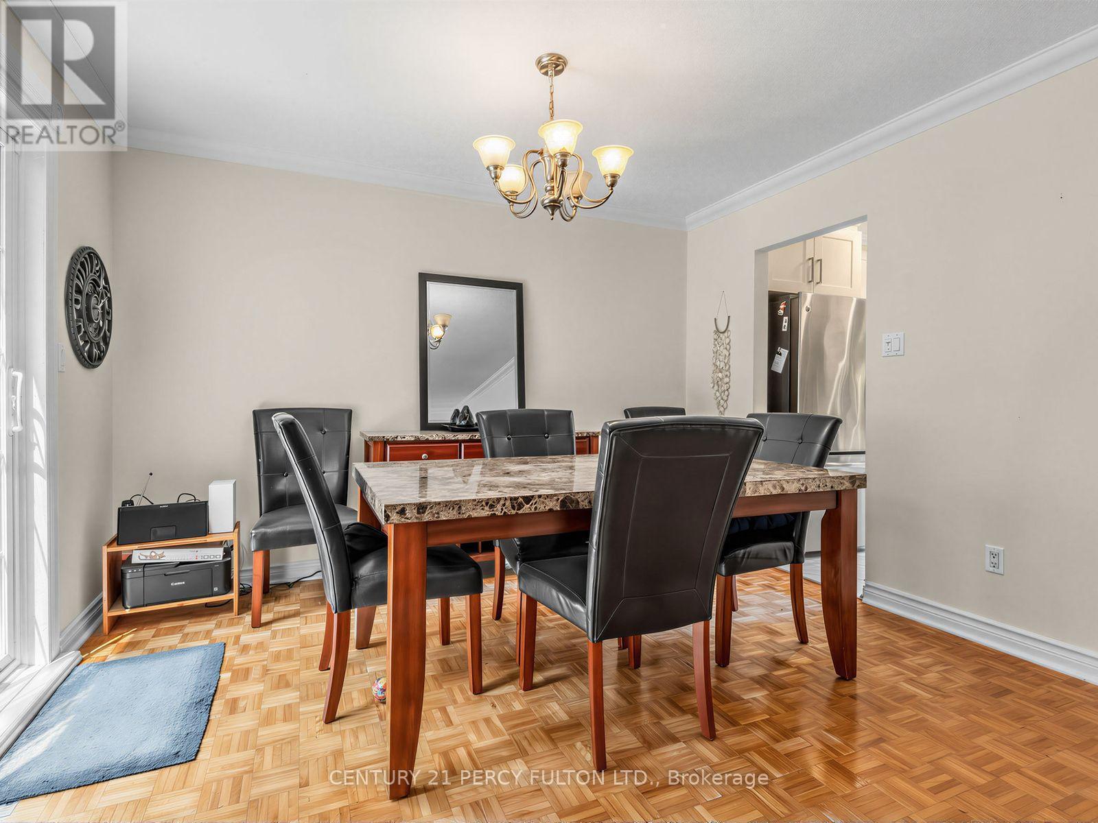 388 Handley Crescent, Newmarket, ON - Indoor Photo Showing Dining Room