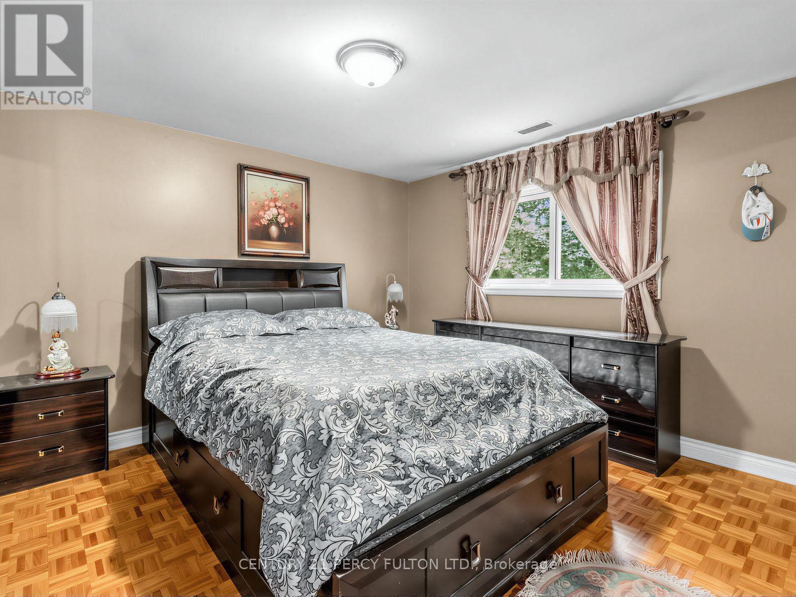 388 Handley Crescent, Newmarket, ON - Indoor Photo Showing Bedroom