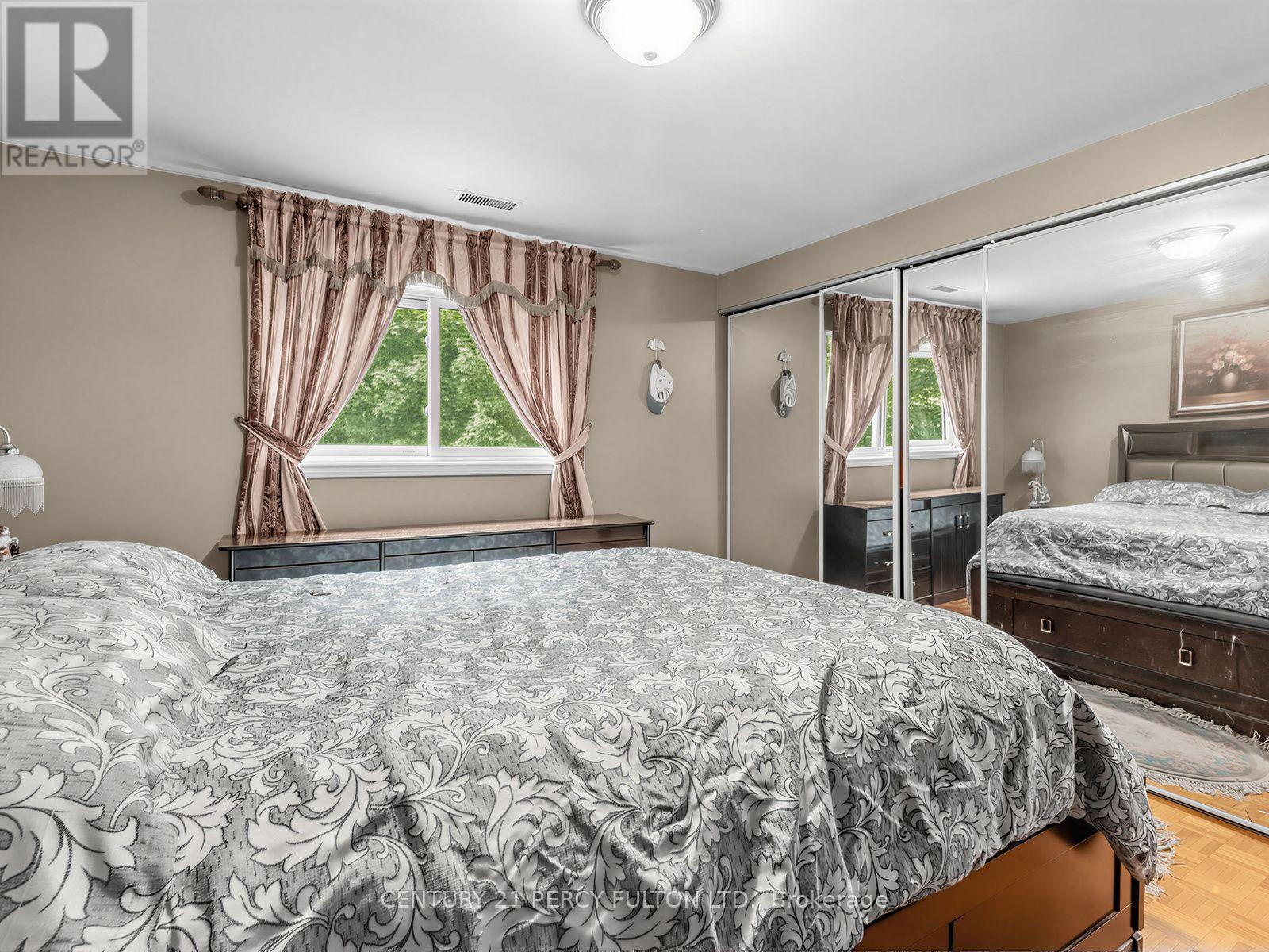 388 Handley Crescent, Newmarket, ON - Indoor Photo Showing Bedroom