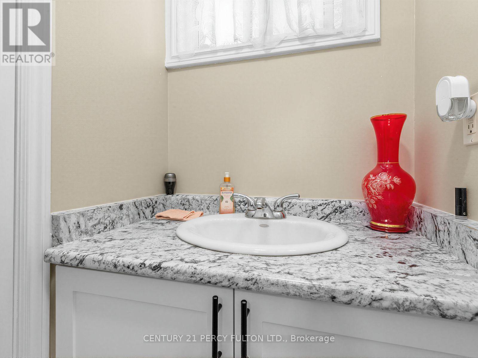 388 Handley Crescent, Newmarket, ON - Indoor Photo Showing Bathroom
