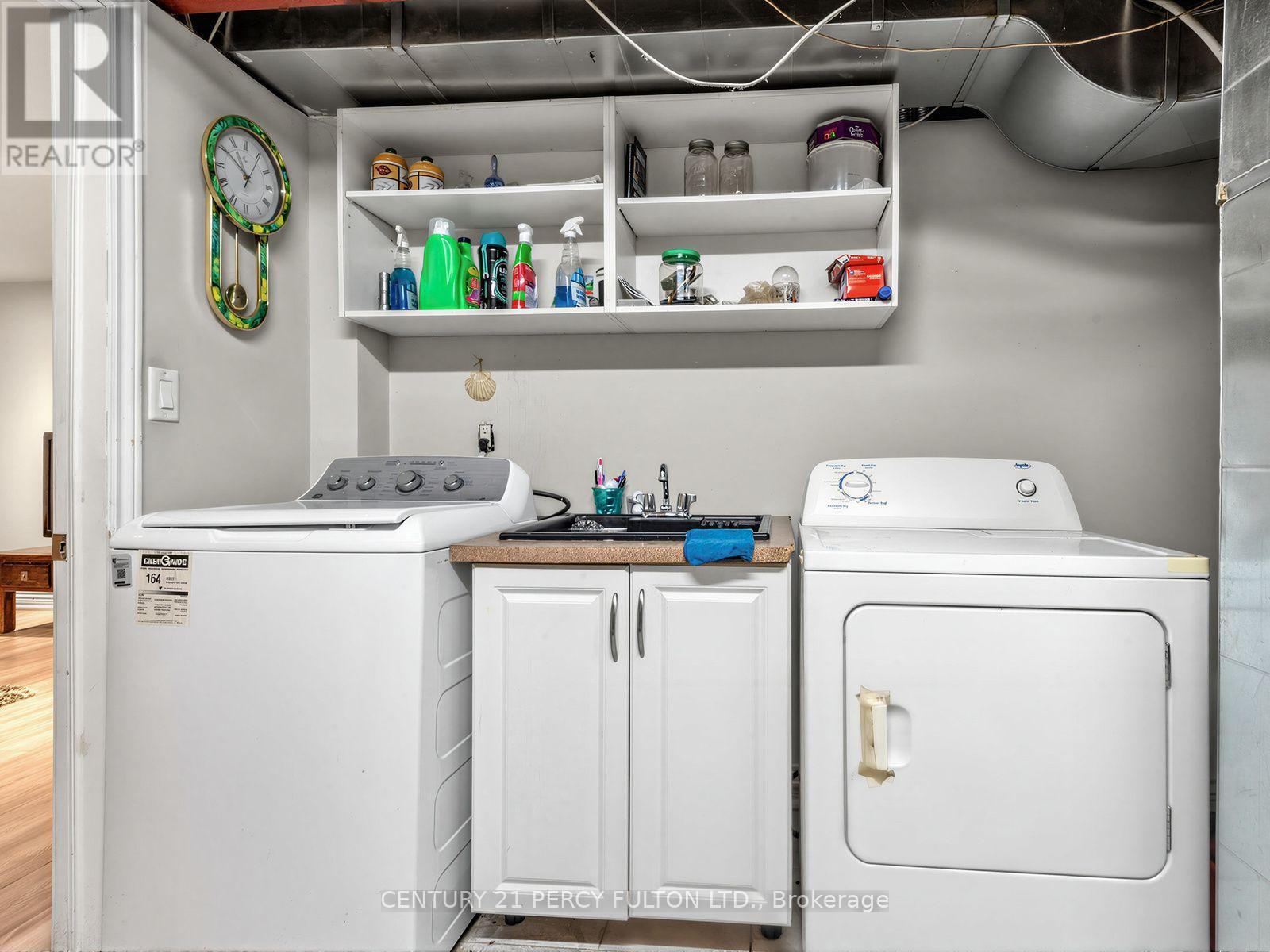 388 Handley Crescent, Newmarket, ON - Indoor Photo Showing Laundry Room