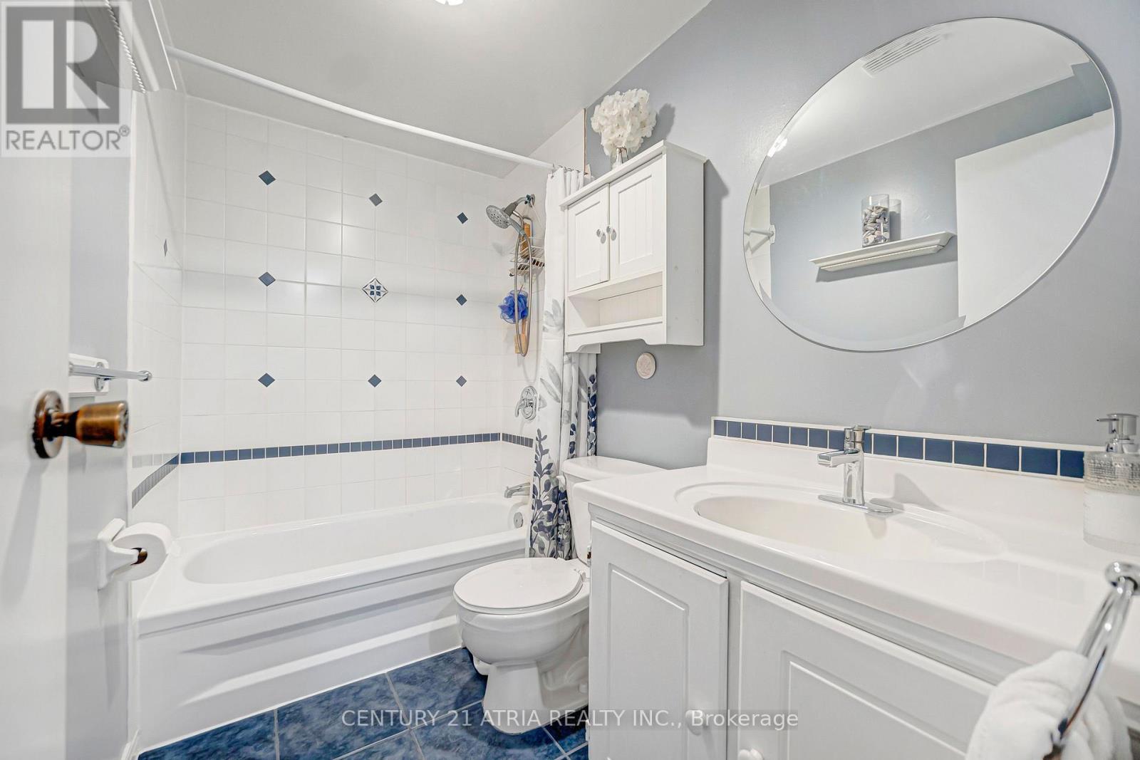18 Thatchers Mill Way, Markham, ON - Indoor Photo Showing Bathroom