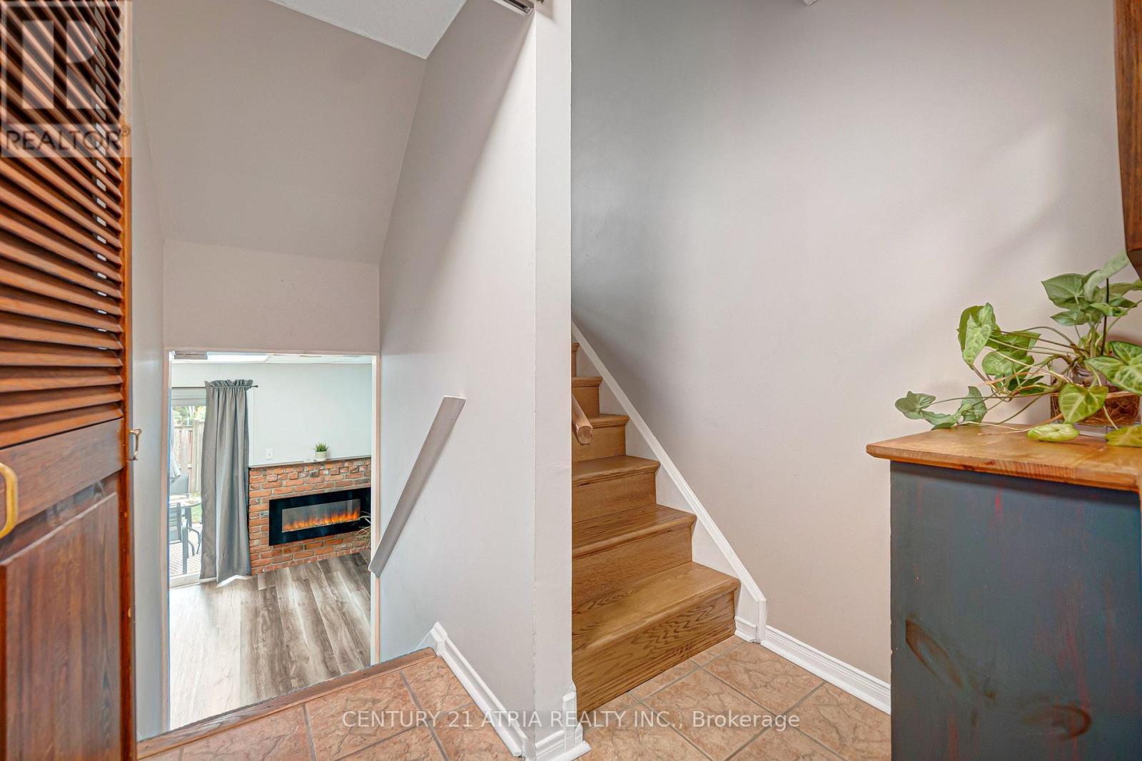 18 Thatchers Mill Way, Markham, ON - Indoor Photo Showing Other Room With Fireplace
