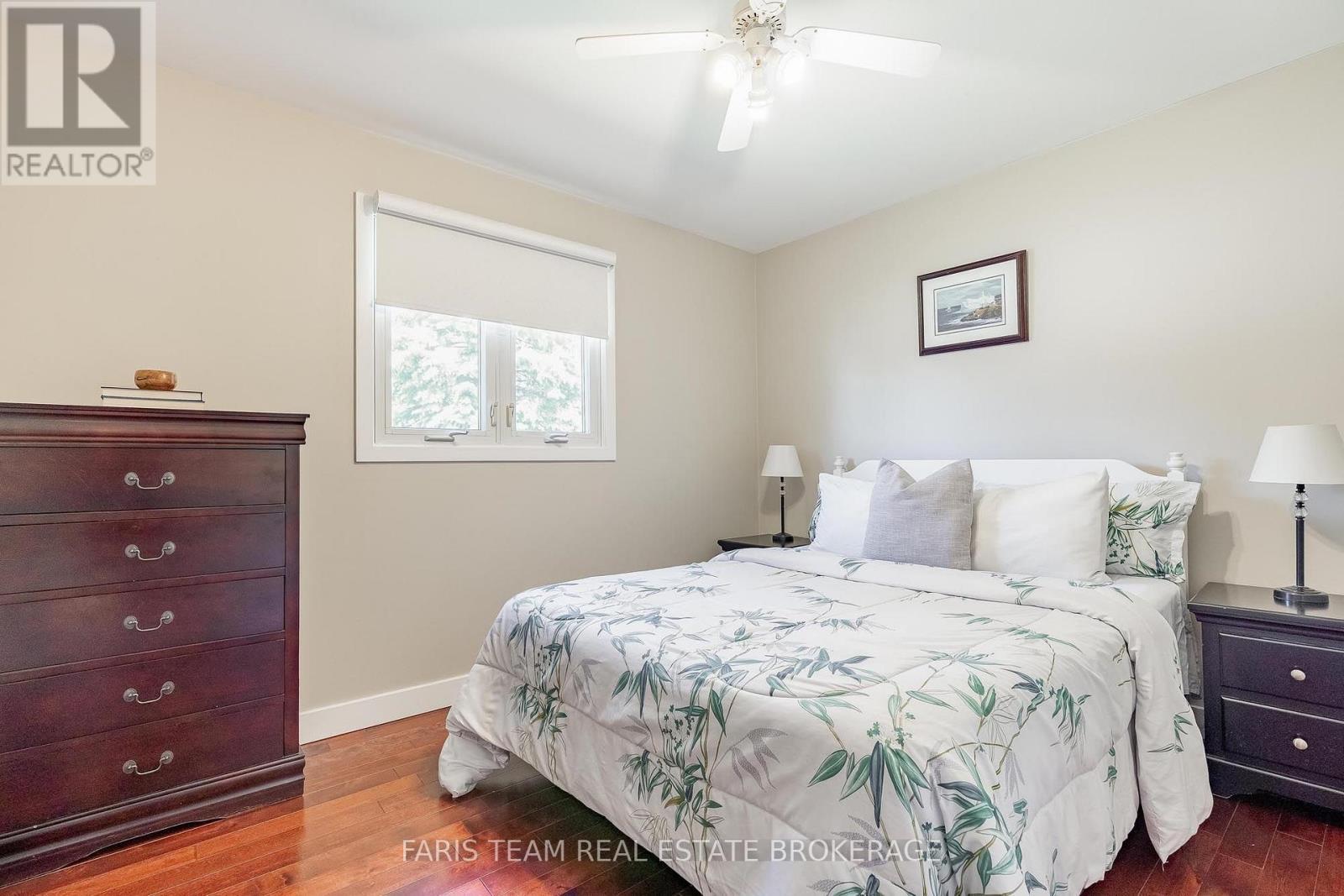 1041 Lebanon Drive, Innisfil, ON - Indoor Photo Showing Bedroom