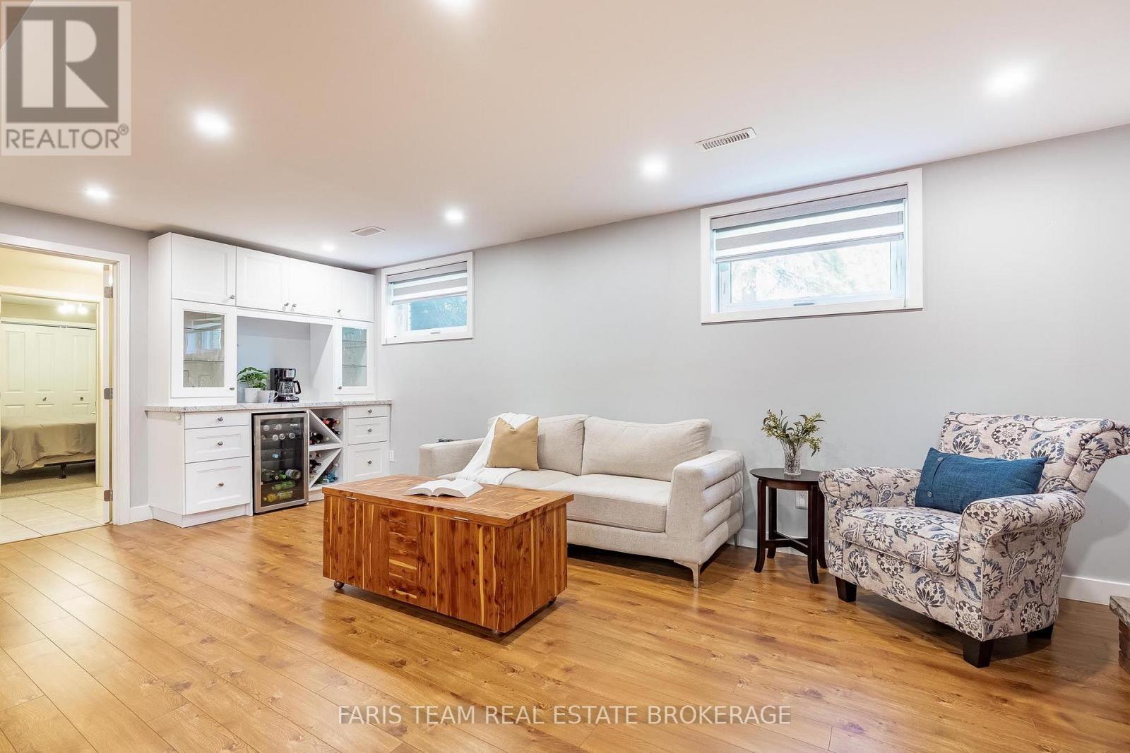 1041 Lebanon Drive, Innisfil, ON - Indoor Photo Showing Basement