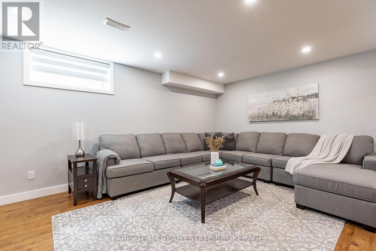 1041 Lebanon Drive, Innisfil, ON - Indoor