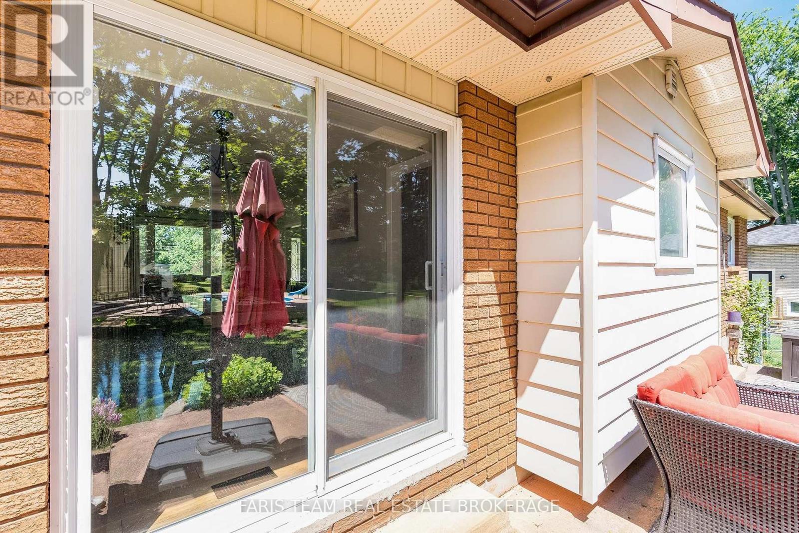 1041 Lebanon Drive, Innisfil, ON - Outdoor With Exterior