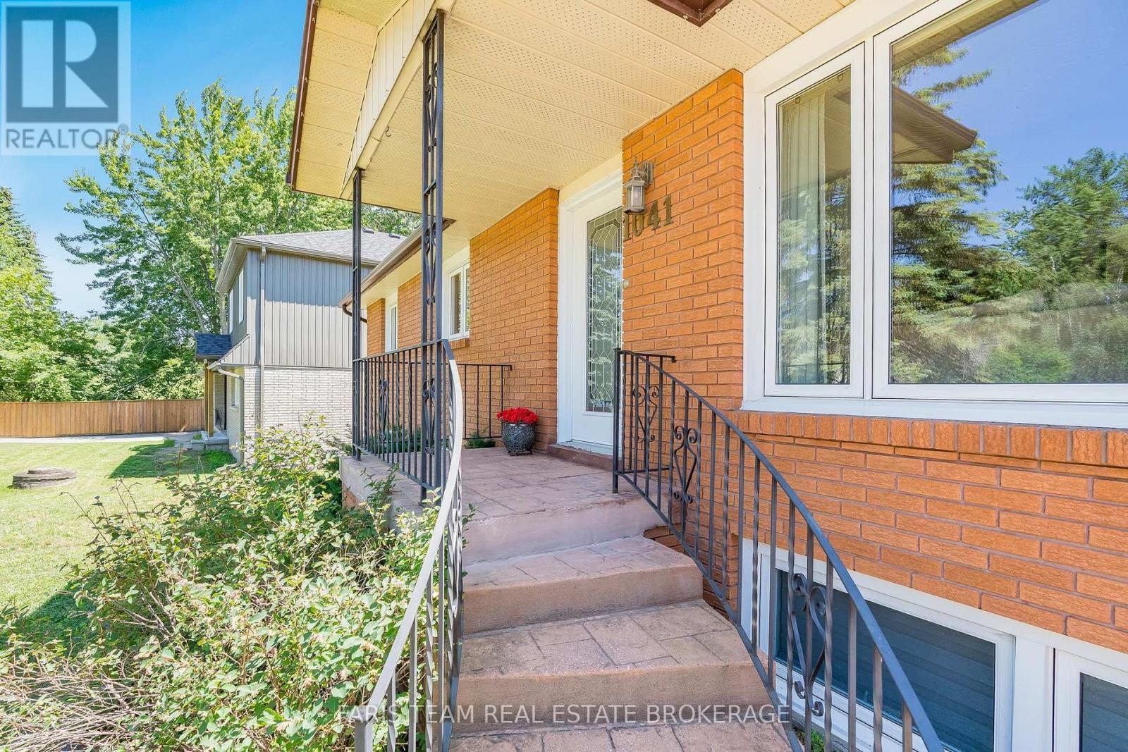 1041 Lebanon Drive, Innisfil, ON - Outdoor With Exterior