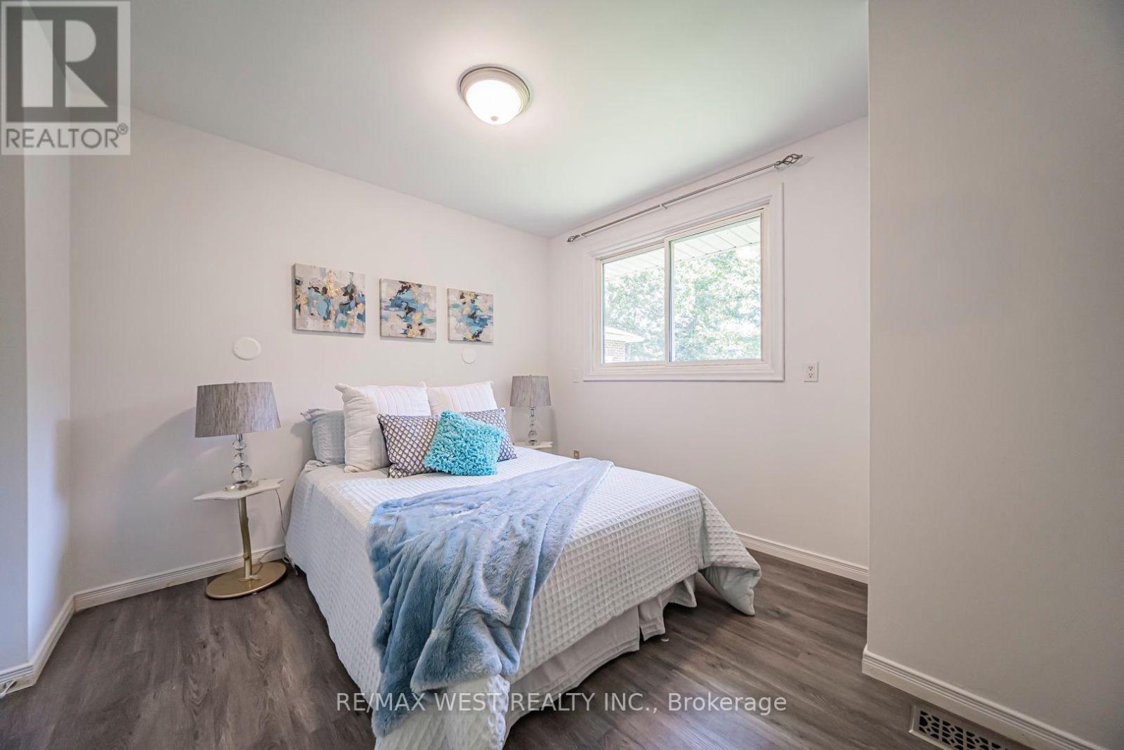 9510 Morning Glory Road, Georgina, ON - Indoor Photo Showing Bedroom