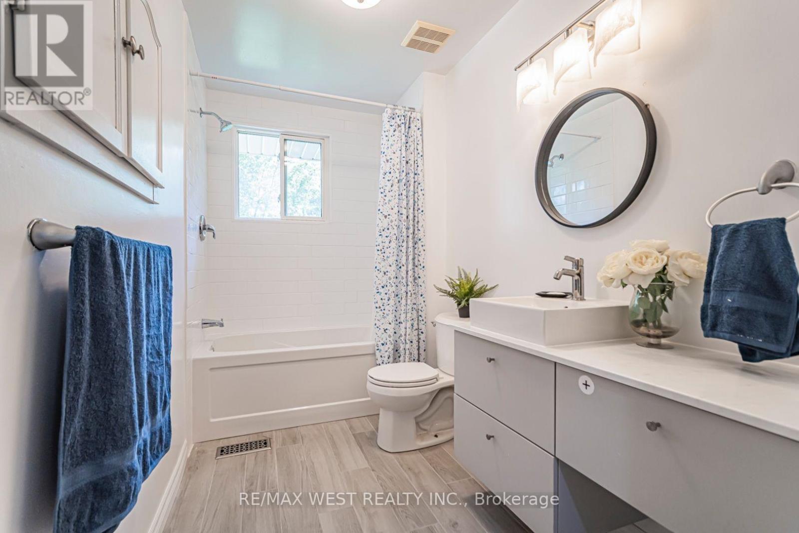 9510 Morning Glory Road, Georgina, ON - Indoor Photo Showing Bathroom