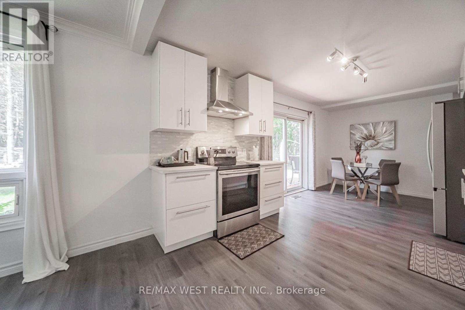 9510 Morning Glory Road, Georgina, ON - Indoor Photo Showing Kitchen