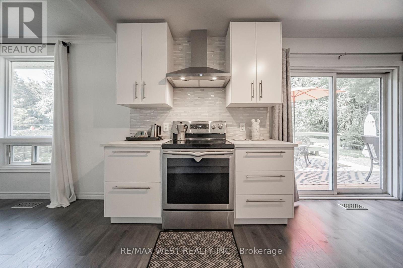 9510 Morning Glory Road, Georgina, ON - Indoor Photo Showing Kitchen