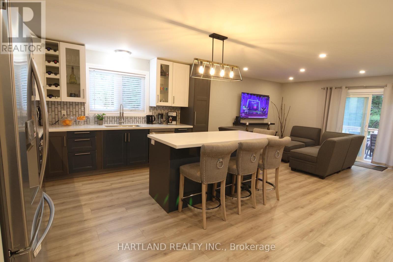 22 Berkely Street, Wasaga Beach, ON - Indoor