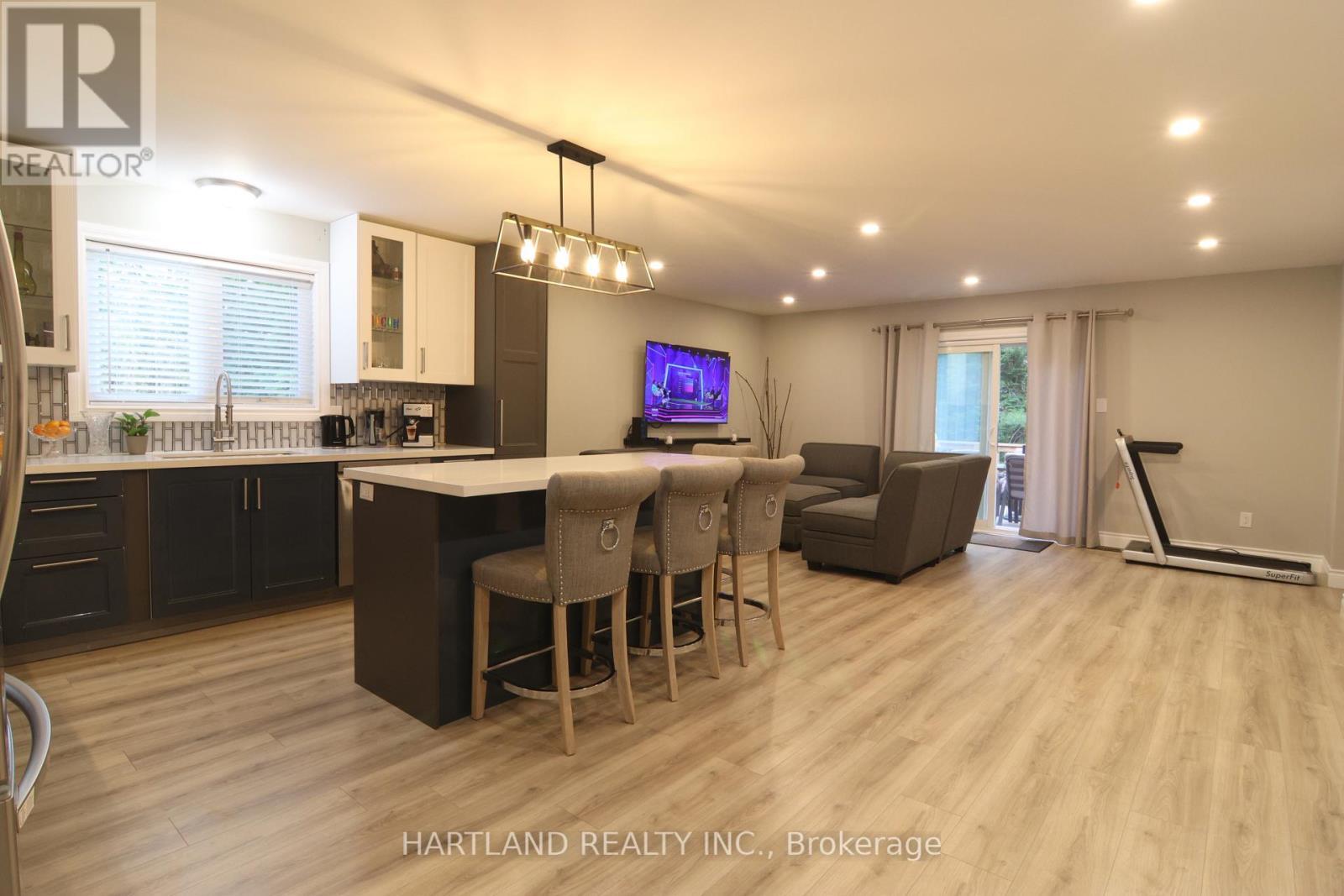 22 Berkely Street, Wasaga Beach, ON - Indoor