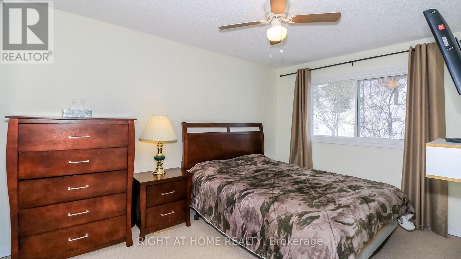 23 - 52 Adelaide Street, Barrie, ON - Indoor Photo Showing Bedroom