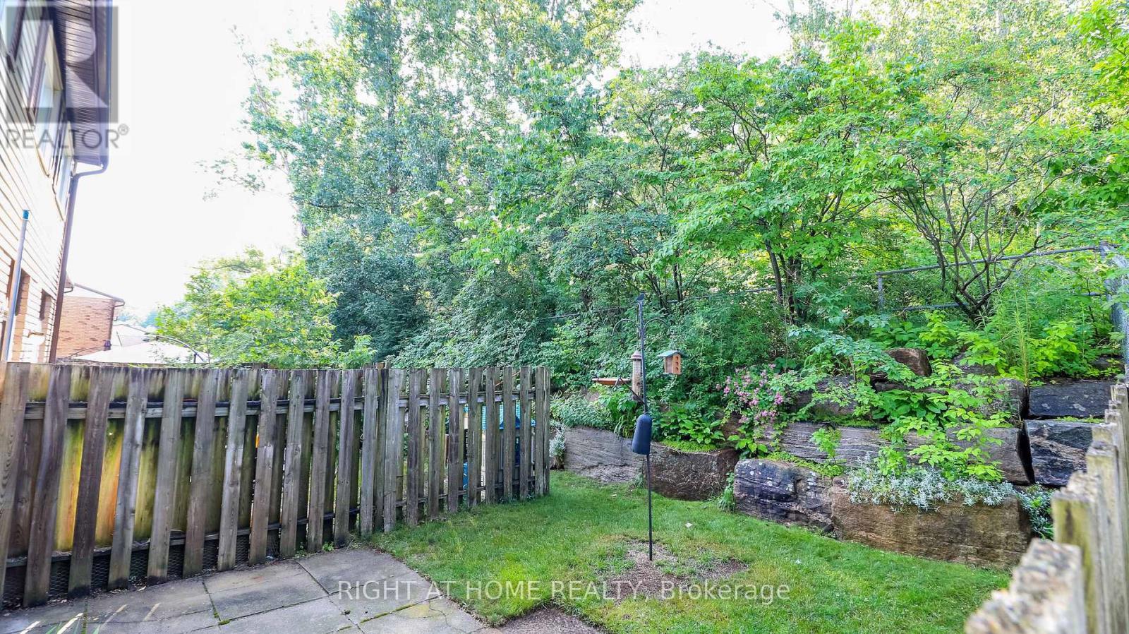 23 - 52 Adelaide Street, Barrie, ON - Outdoor