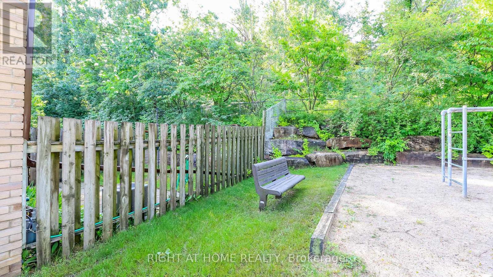 23 - 52 Adelaide Street, Barrie, ON - Outdoor