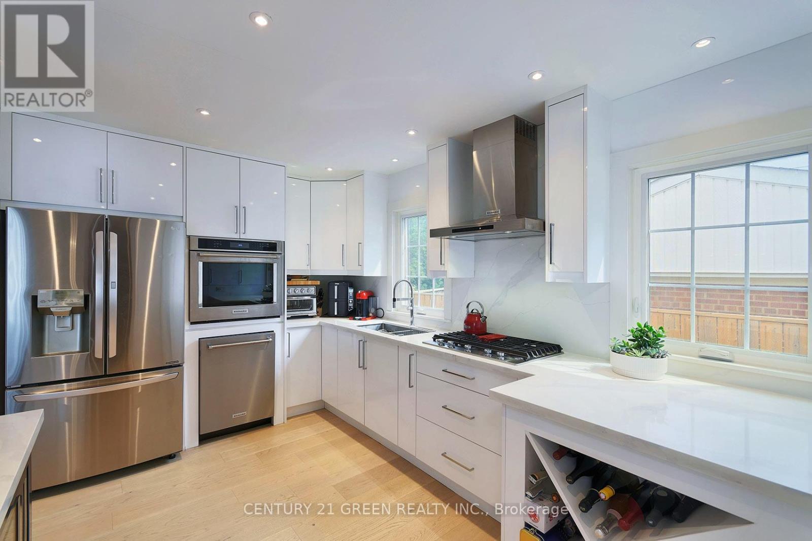 32 Castlebar Road, Toronto, ON - Indoor Photo Showing Kitchen With Stainless Steel Kitchen With Upgraded Kitchen