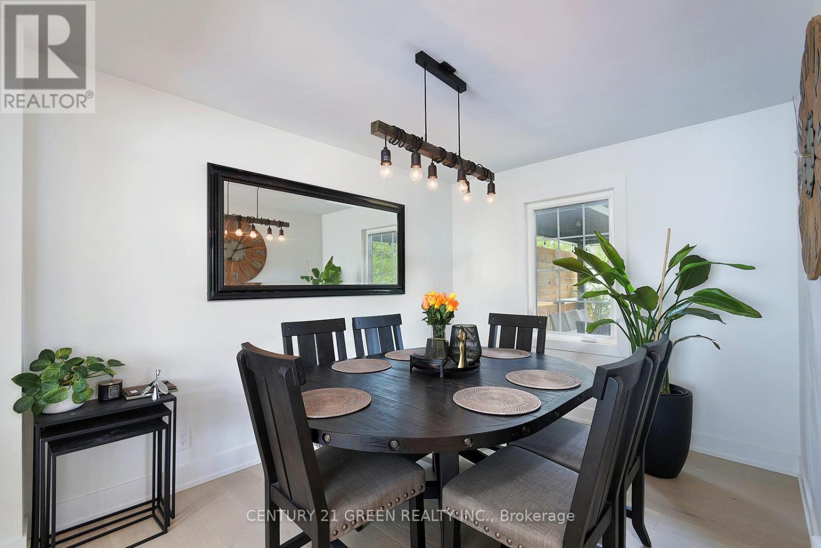32 Castlebar Road, Toronto, ON - Indoor Photo Showing Dining Room