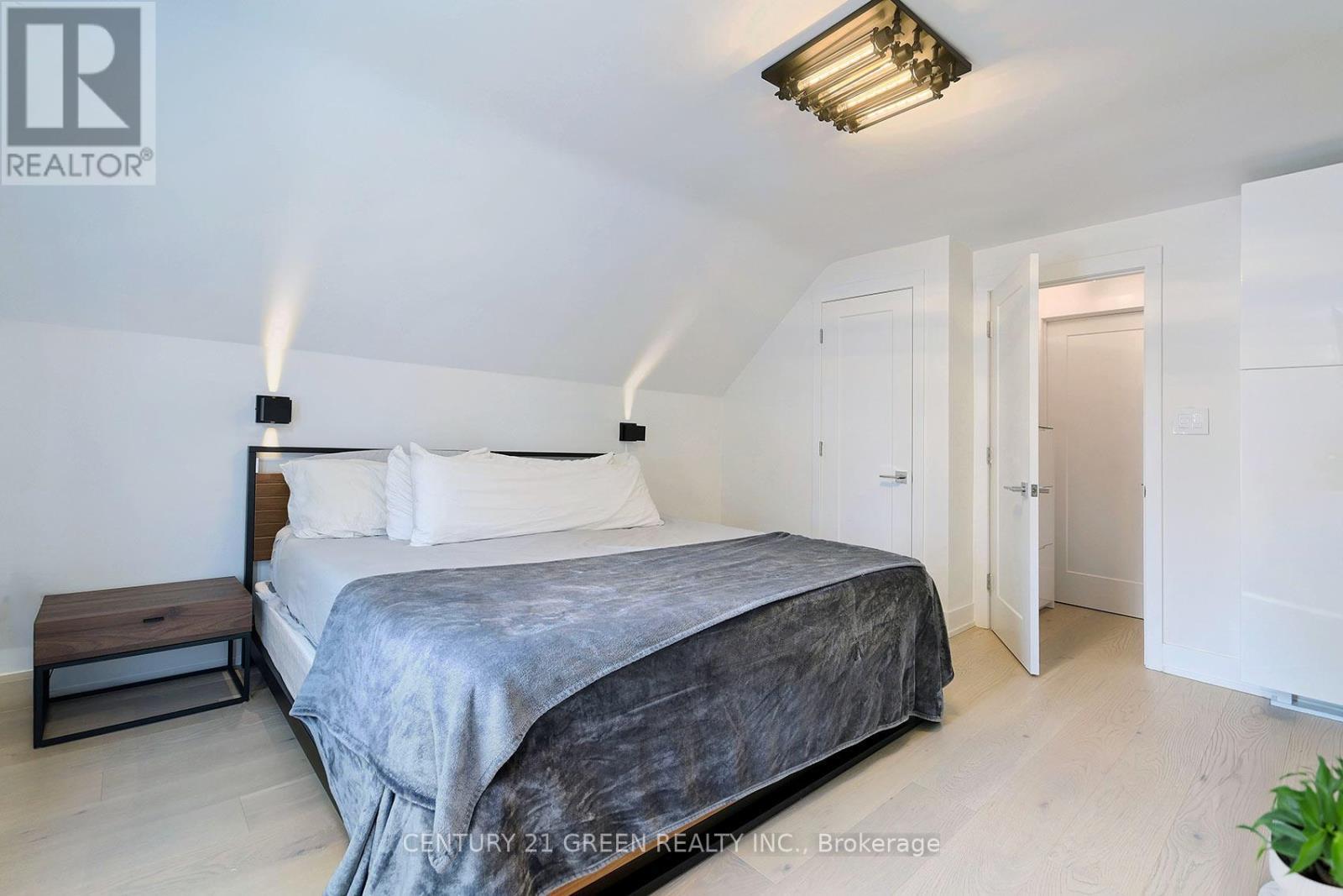 32 Castlebar Road, Toronto, ON - Indoor Photo Showing Bedroom