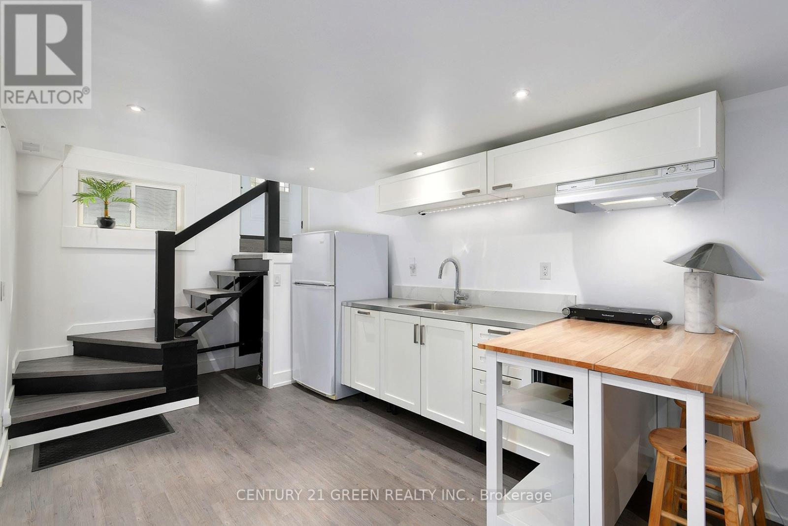 Basement Suite - 32 Castlebar Road, Toronto, ON - Indoor Photo Showing Kitchen