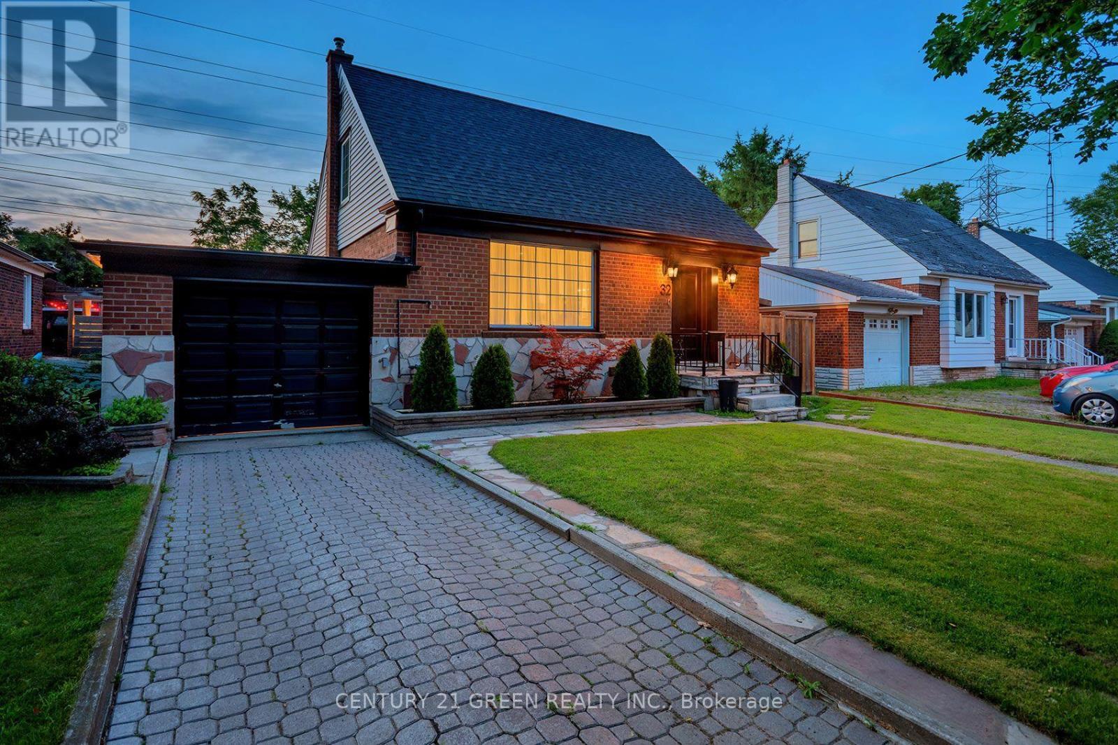 32 Castlebar Road, Toronto, ON - Outdoor
