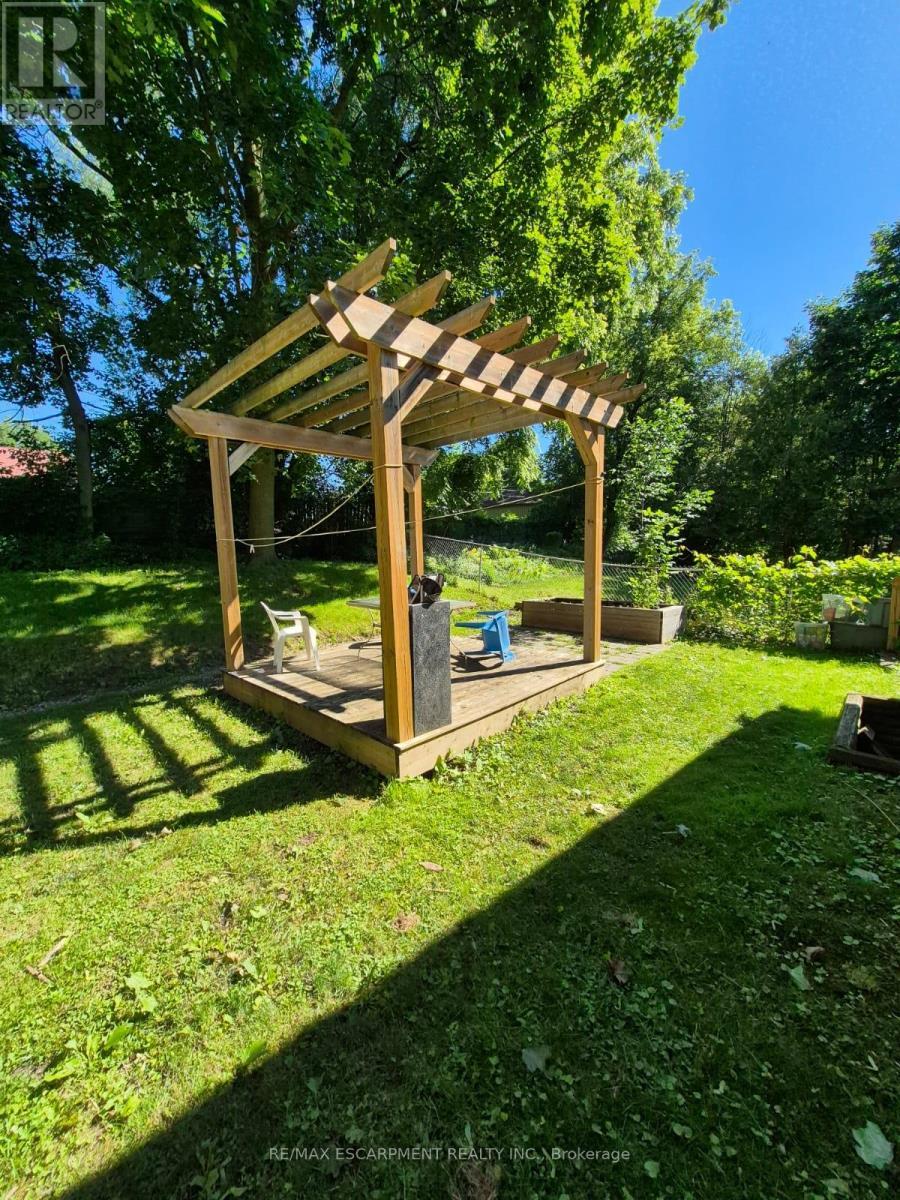 Upper - 76 Glenview Avenue, Cambridge, ON - Outdoor