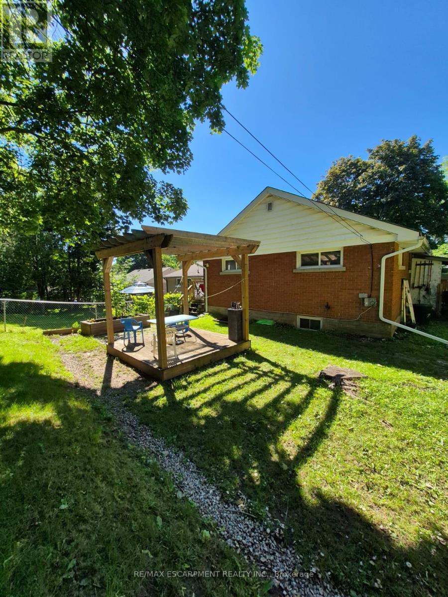 Upper - 76 Glenview Avenue, Cambridge, ON - Outdoor