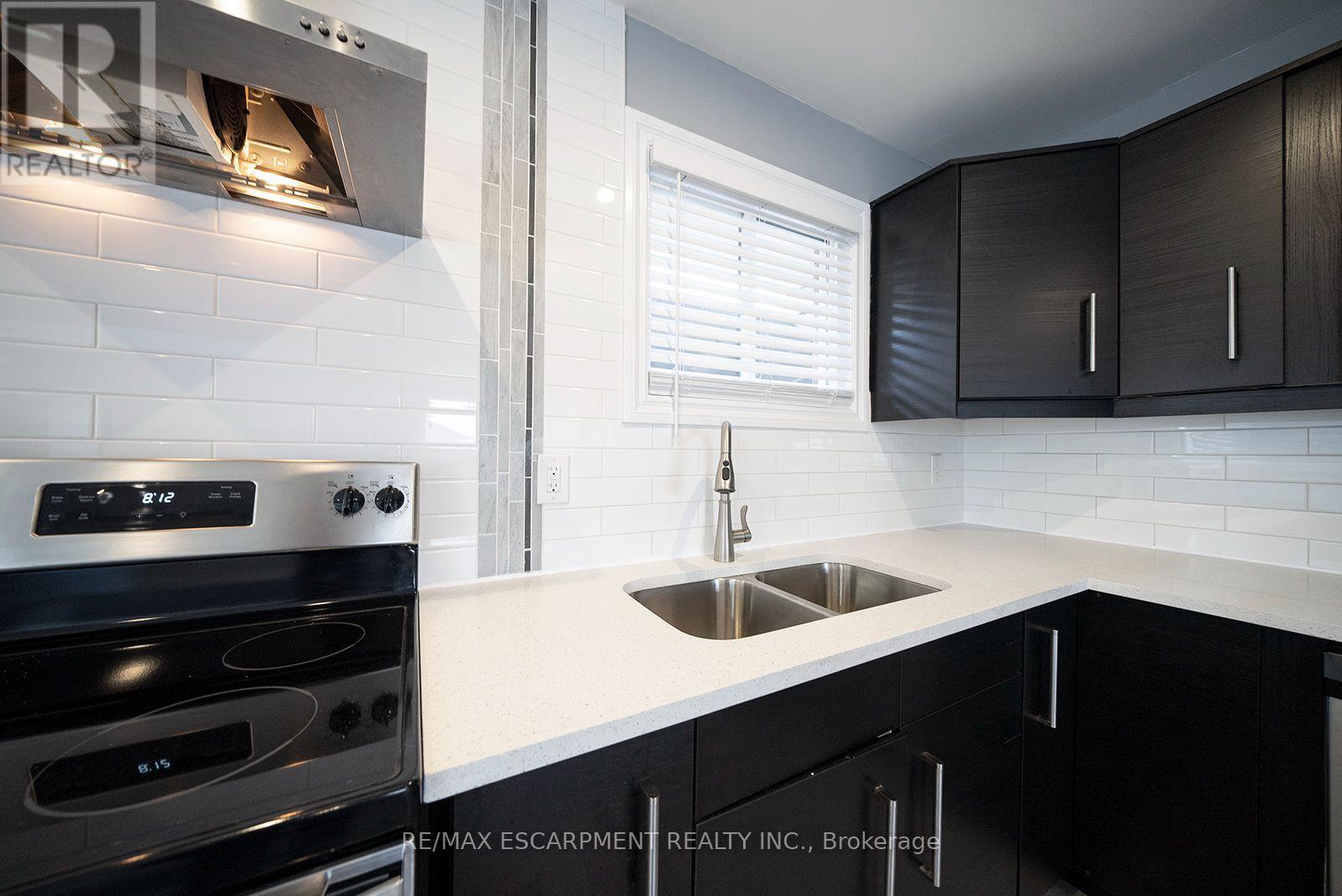 Upper - 76 Glenview Avenue, Cambridge, ON - Indoor Photo Showing Kitchen With Double Sink