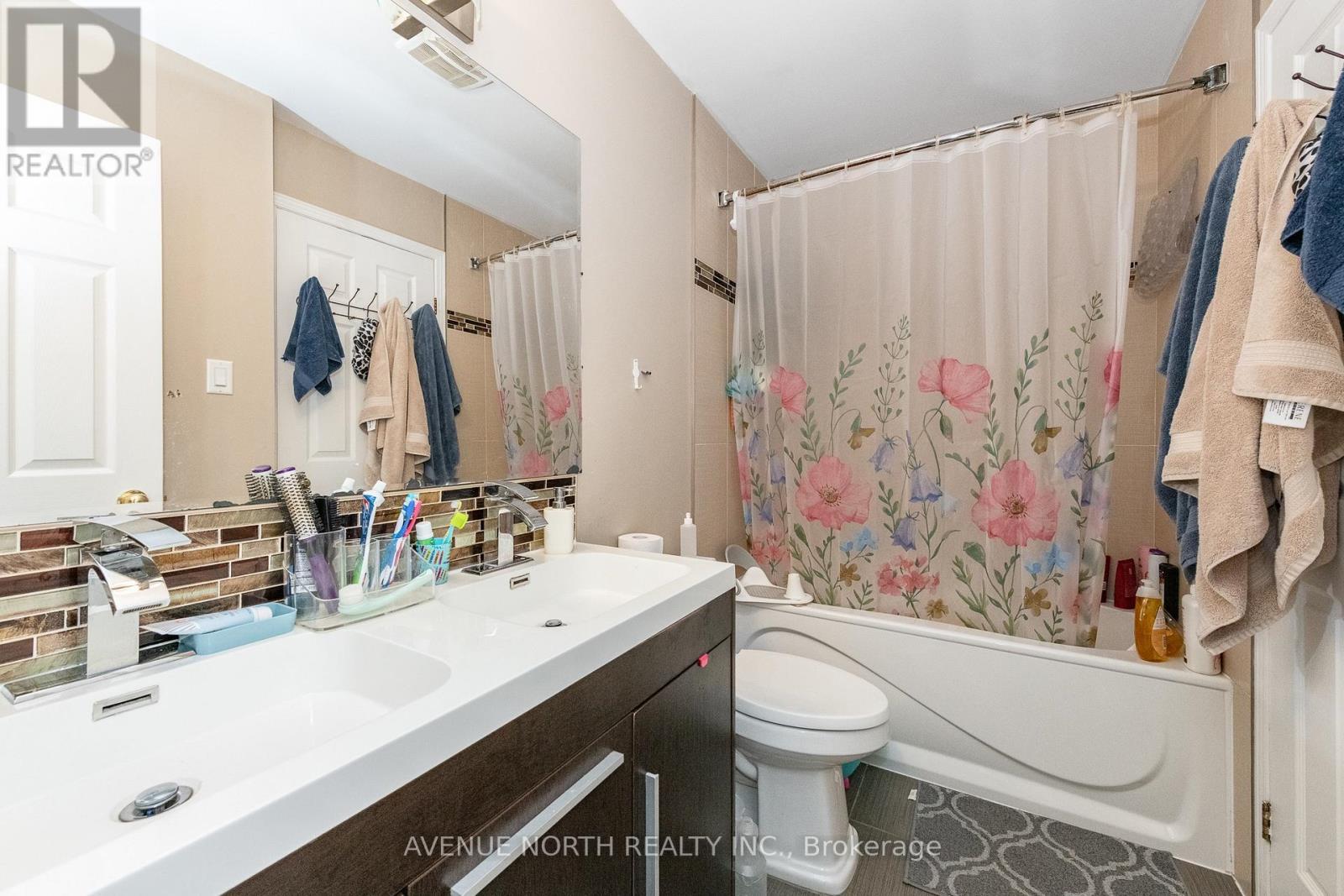 501 Lawler Crescent, Ottawa, ON - Indoor Photo Showing Bathroom