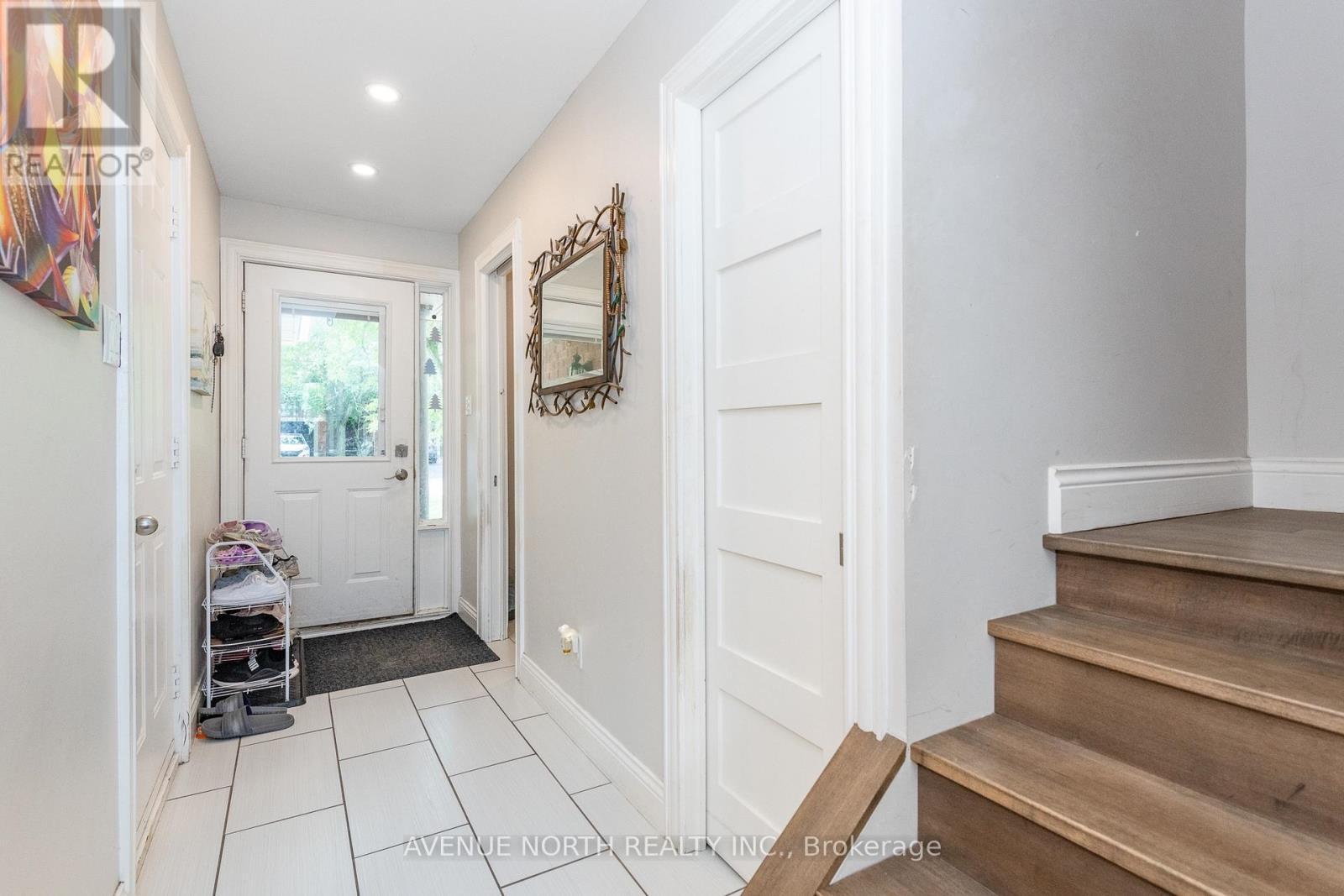 501 Lawler Crescent, Ottawa, ON - Indoor Photo Showing Other Room