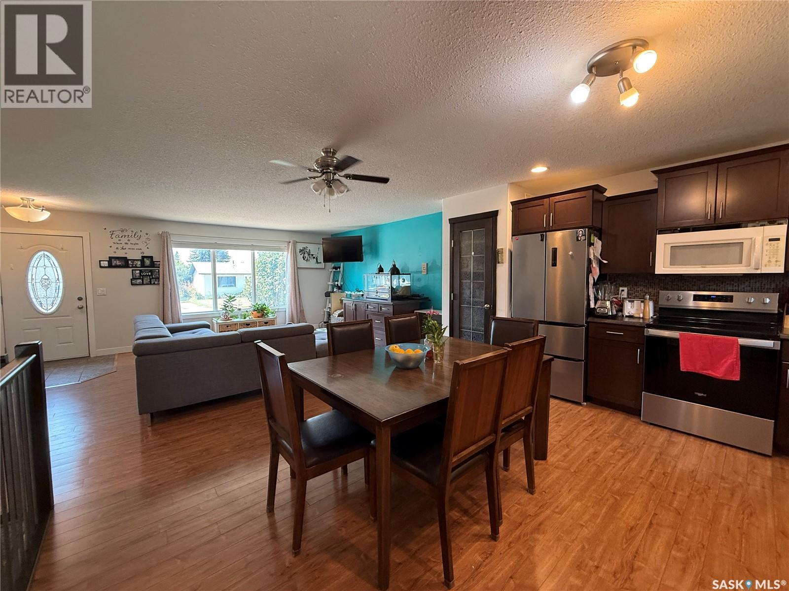134 10Th Street, Humboldt, SK - Indoor
