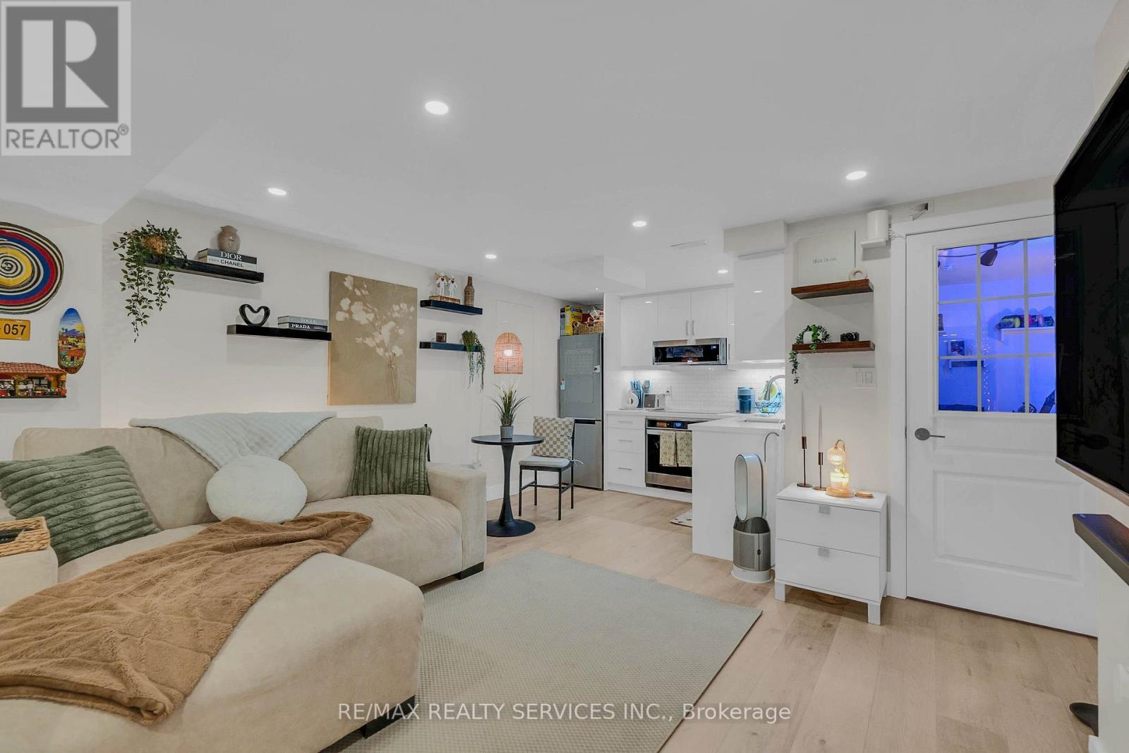 128 Seaside Circle, Brampton, ON - Indoor Photo Showing Other Room