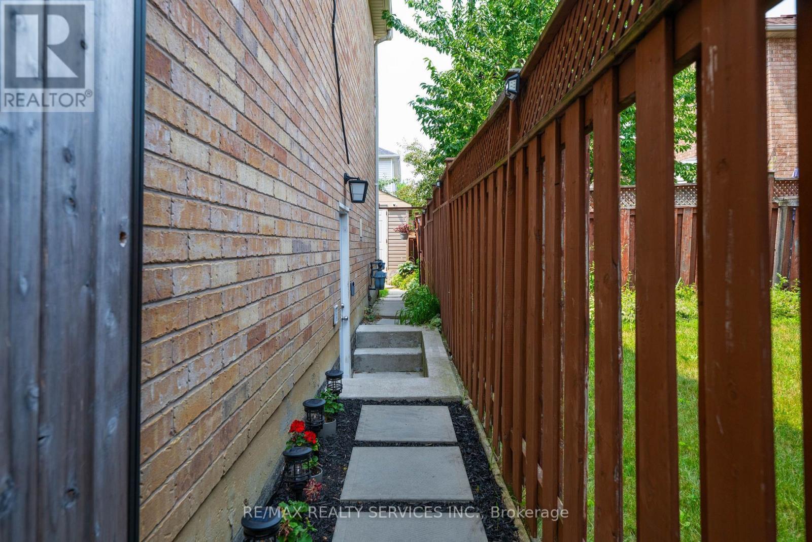128 Seaside Circle, Brampton, ON - Outdoor With Exterior