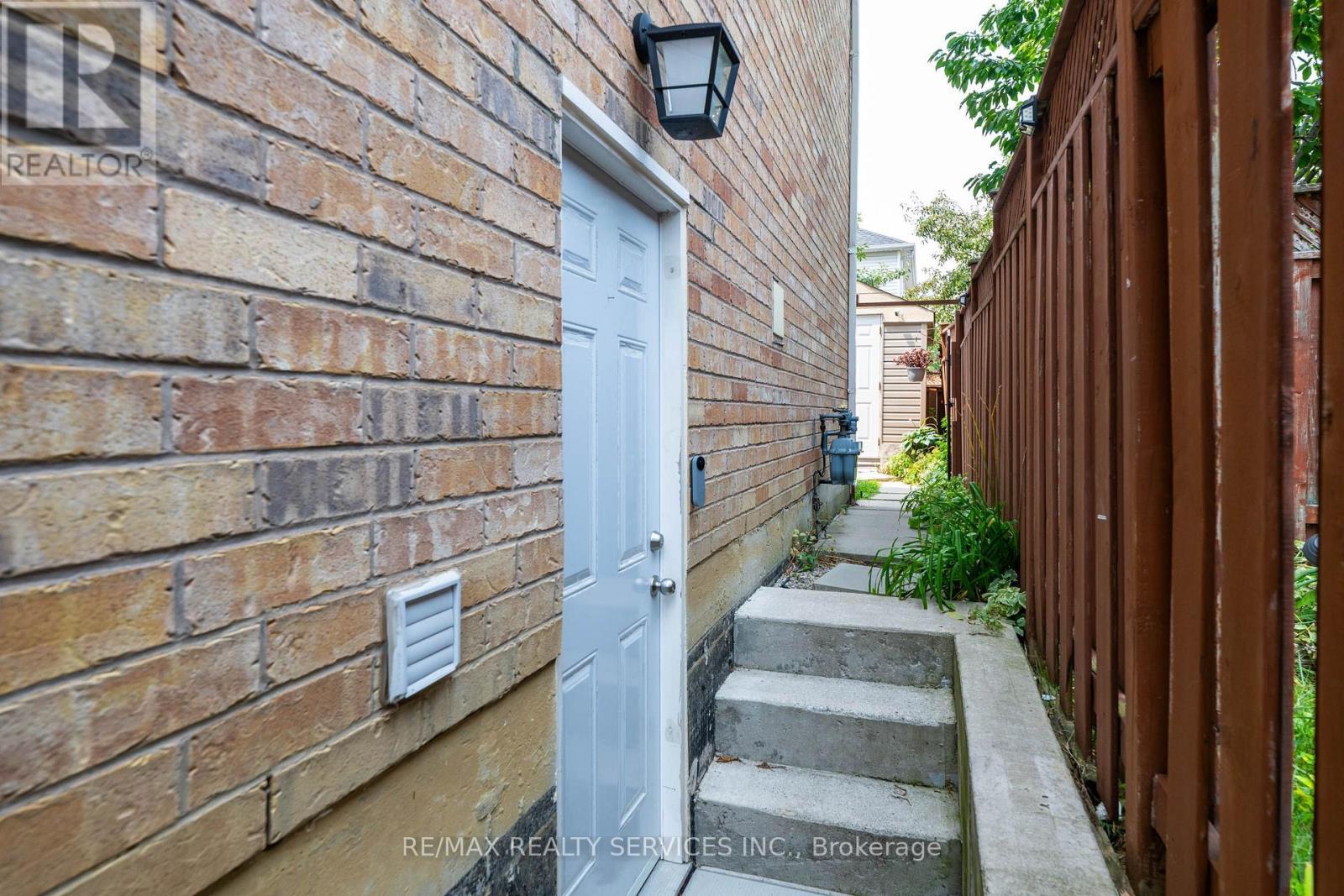 128 Seaside Circle, Brampton, ON -