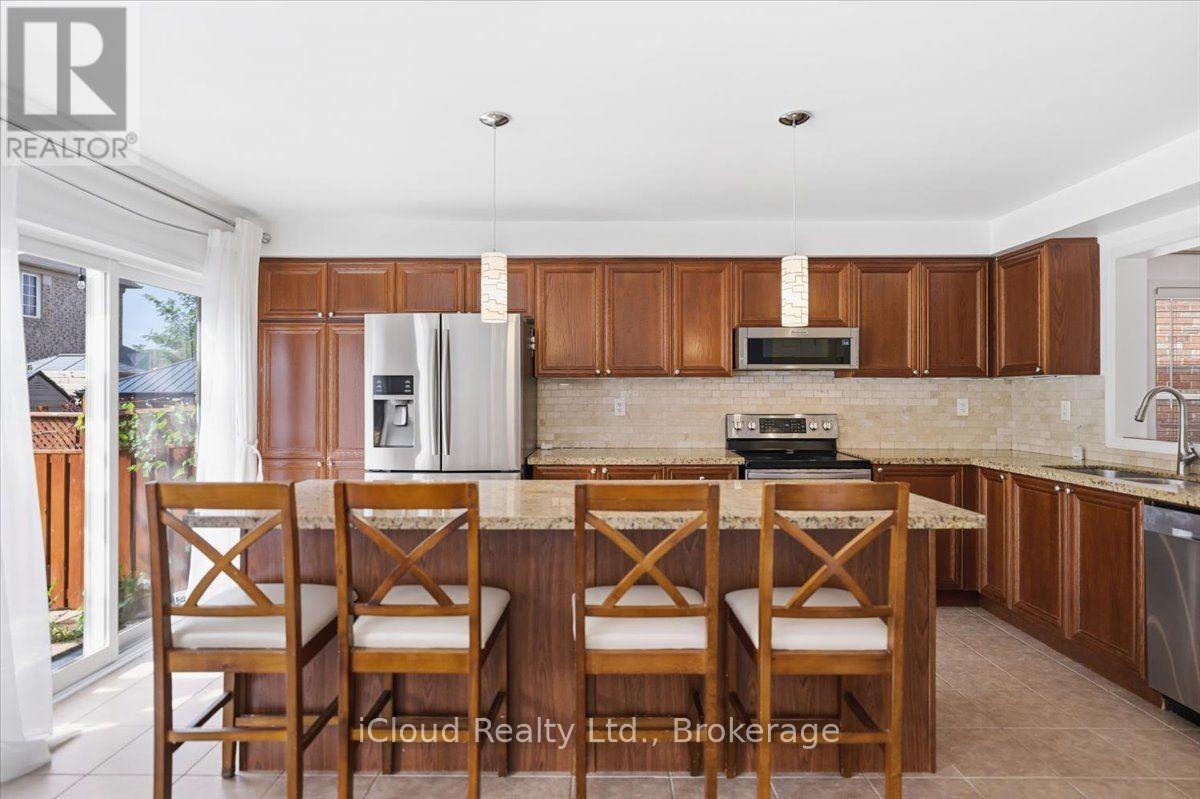 270 Whetham Heights, Milton, ON - Indoor Photo Showing Kitchen With Stainless Steel Kitchen