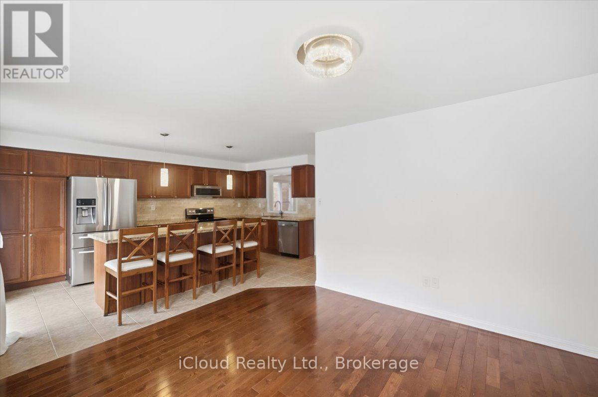 270 Whetham Heights, Milton, ON - Indoor Photo Showing Kitchen
